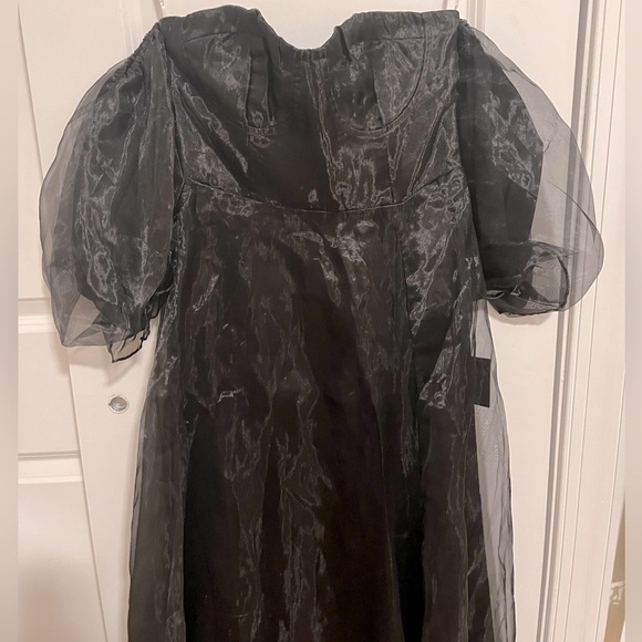 Off-Shoulder Maxi Dress - Picture 3 of 4